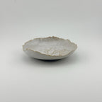 Coupelle blanche en grès et sable de Sardaigne avec impression de gypsophile, faite main par Terres.me