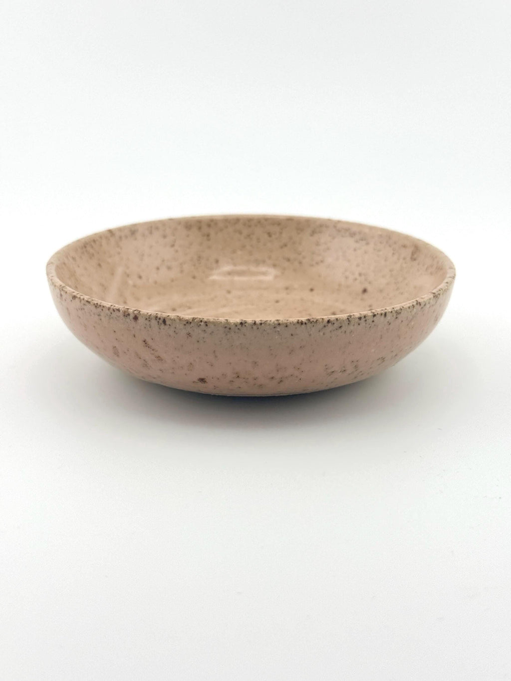 Coupelle artisanale en grès Morganite au style japandi, faite main par Terresme — vue 1 sur 10.