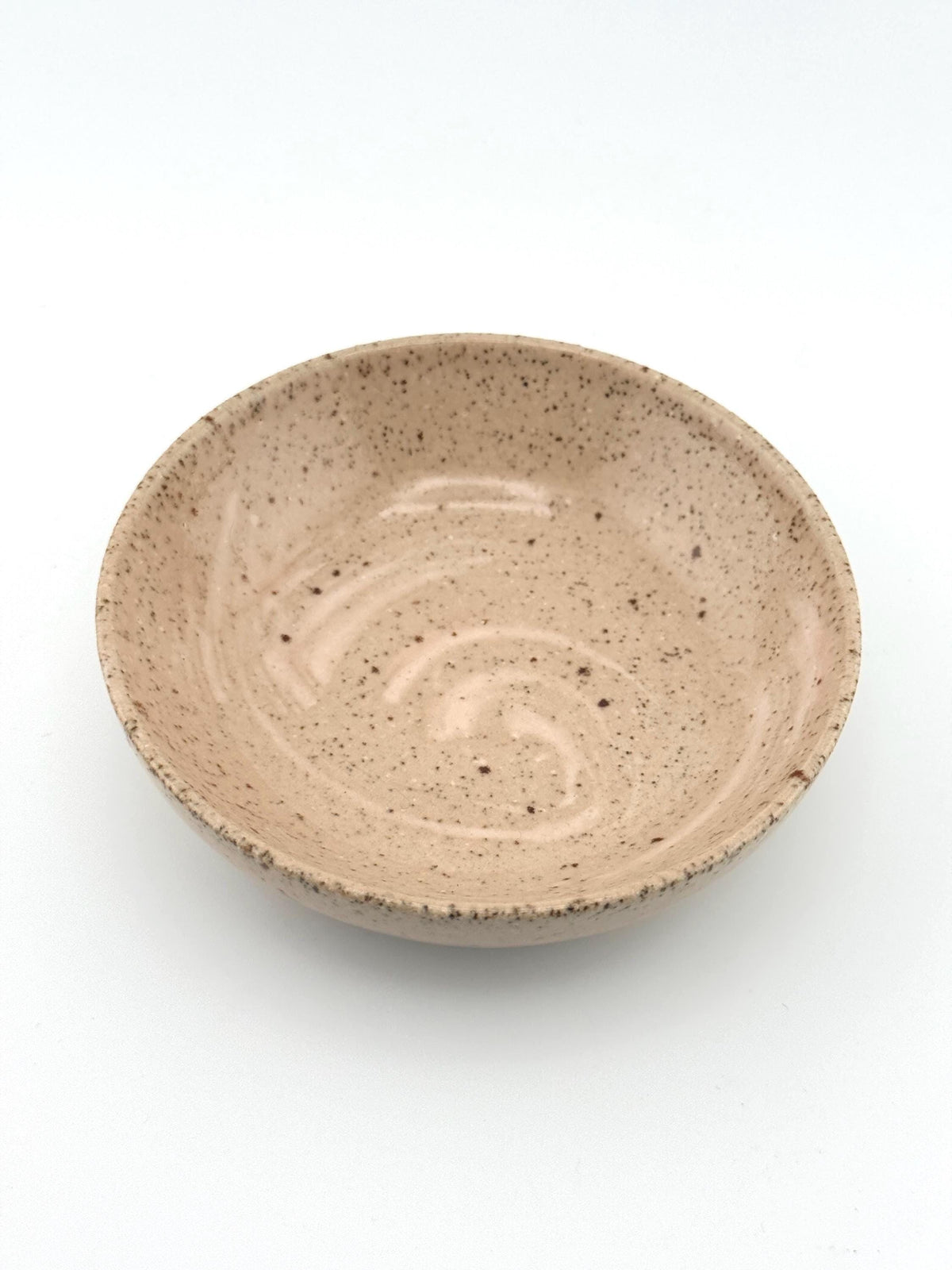 Coupelle artisanale en grès Morganite au style japandi, faite main par Terresme — vue 2 sur 10.
