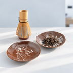Coupelles en grès rouge sauvage de l’Estérel – Décors végétaux en porcelaine