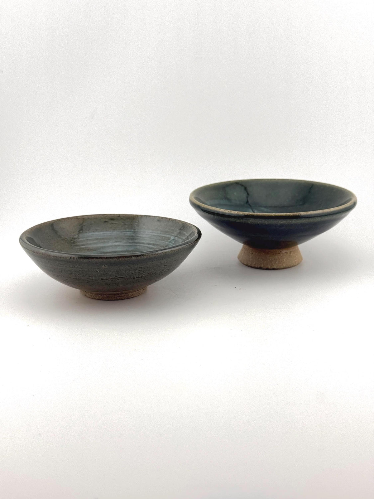 Coupelles artisanales en grès Saint-Amand, engobe de porcelaine et émail céladon vert forestier – Terres.me