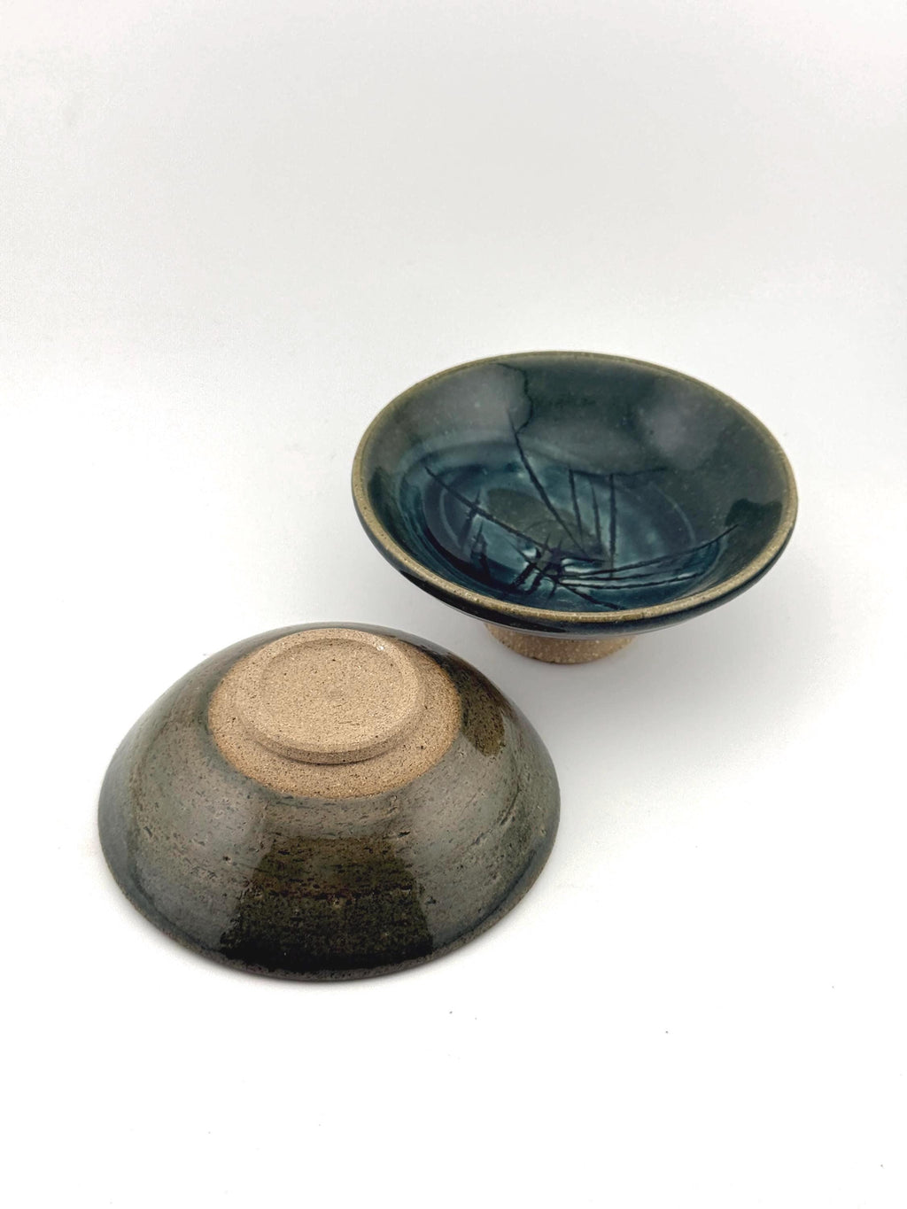 Coupelles artisanales en grès Saint-Amand, engobe de porcelaine et émail céladon vert forestier – Terres.me