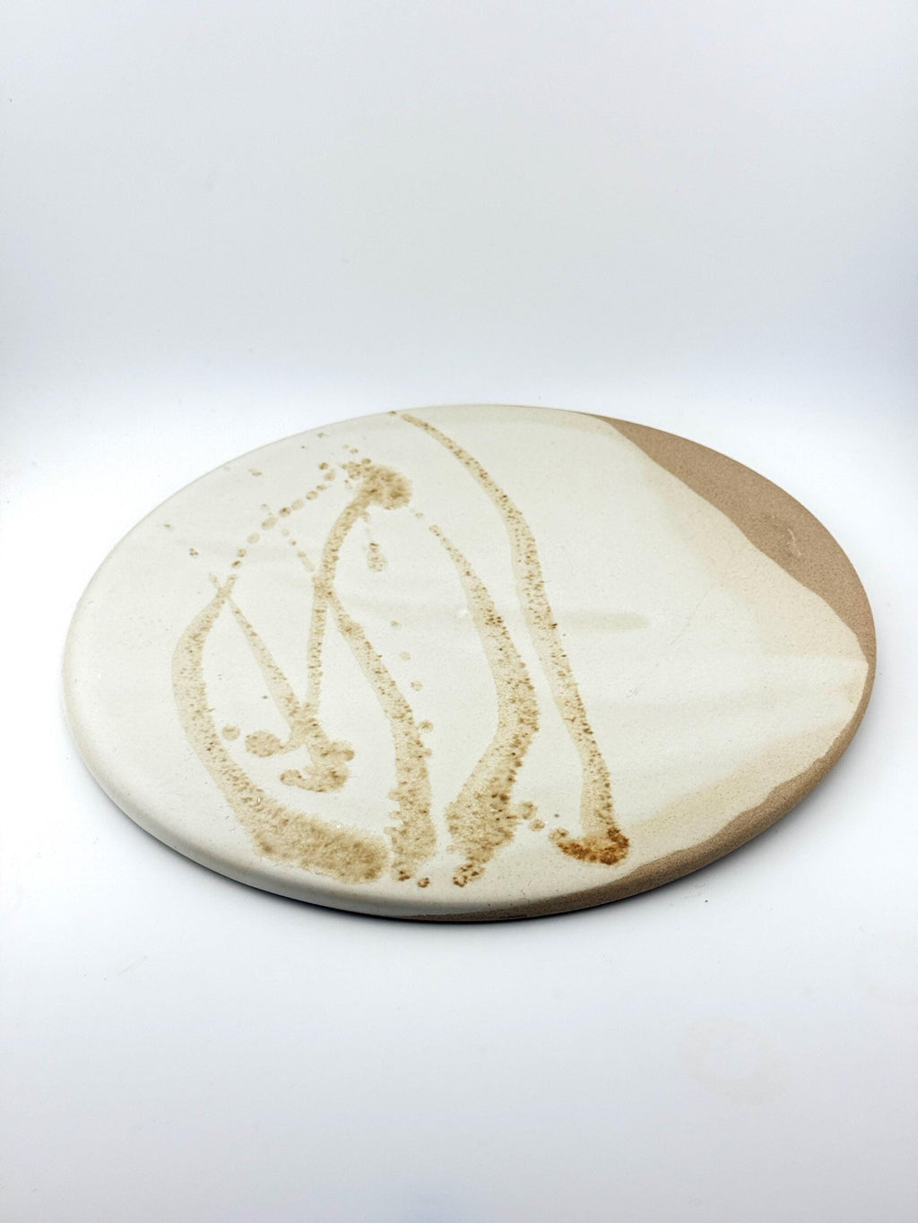 Dessous-de-plat Trace de Terre en grès caramel, décor gestuel – photo 4