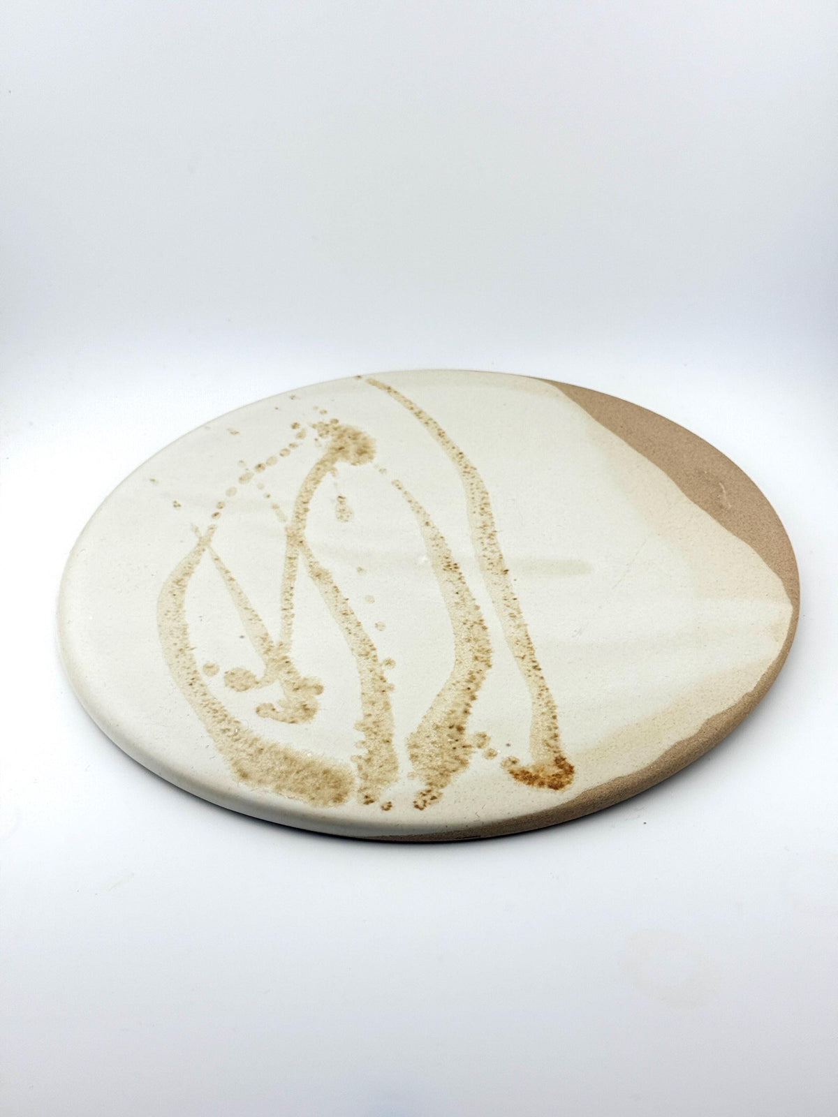 Dessous-de-plat Trace de Terre en grès caramel, décor gestuel – photo 4