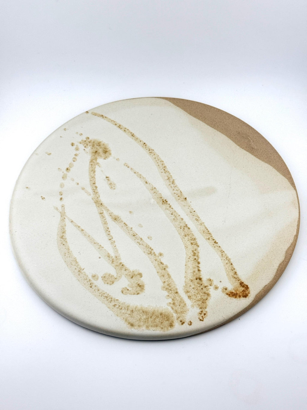Dessous-de-plat Trace de Terre en grès caramel, décor gestuel – photo 5