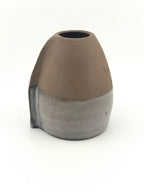 Diffuseur d'huile essentielle VULCAIN en faïence noire, tourné et fait main par Terresme vue de coté