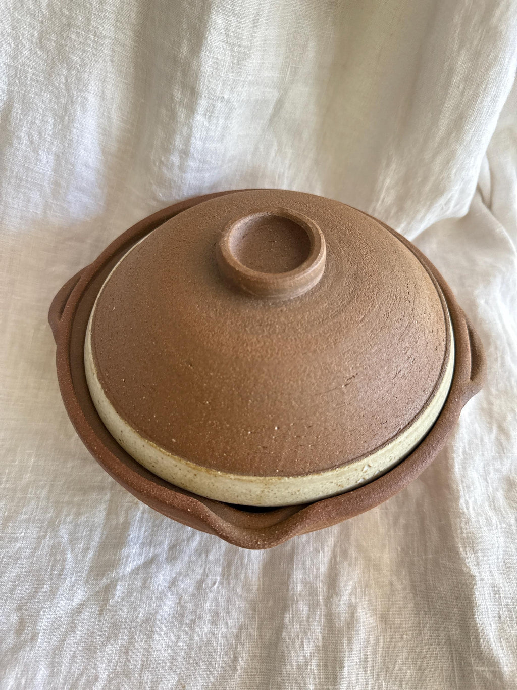 Donabe artisanal en grès, casserole japonaise faite main par Terresme — vue 5 sur 10.