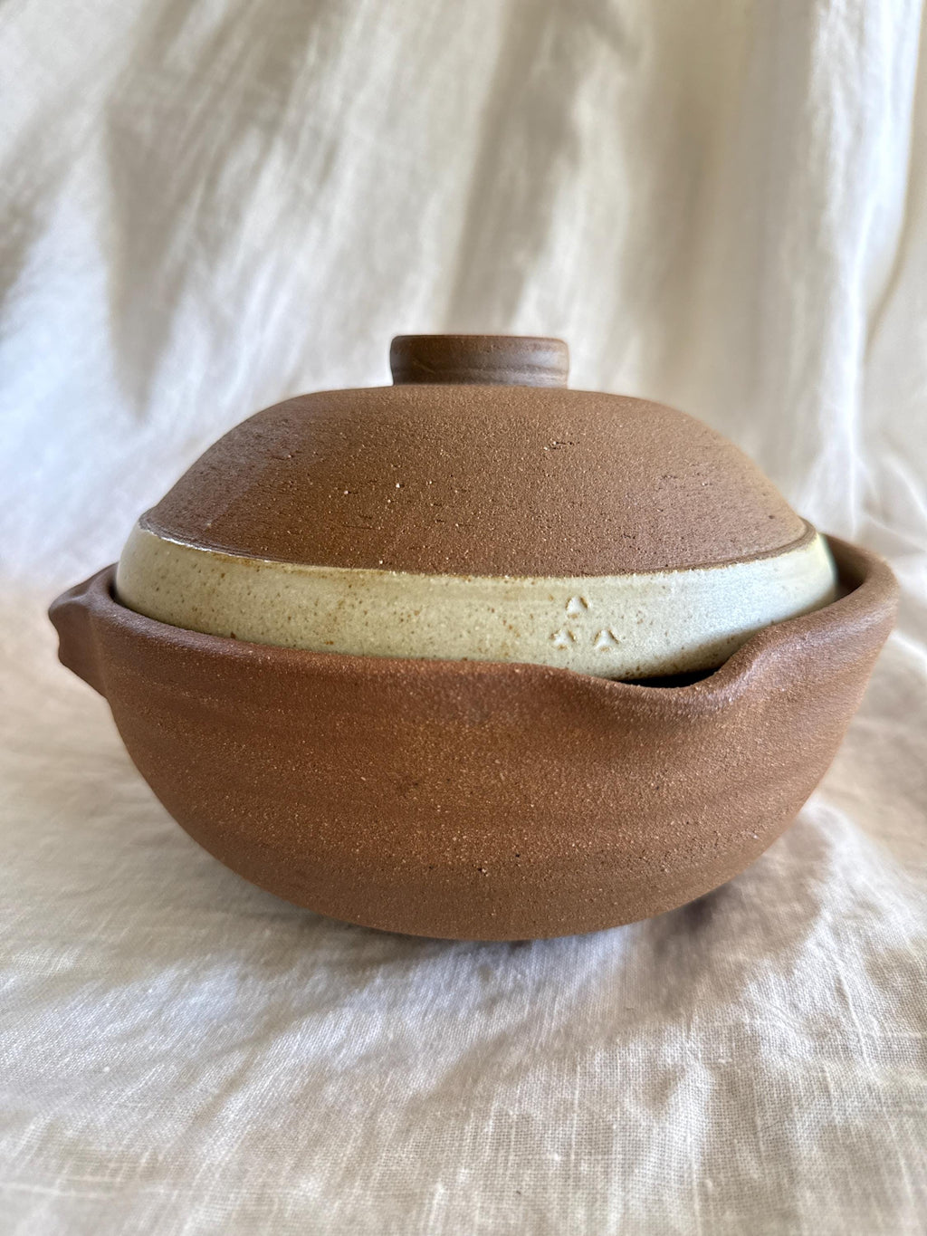 Donabe artisanal en grès, casserole japonaise faite main par Terresme — vue 7 sur 10.