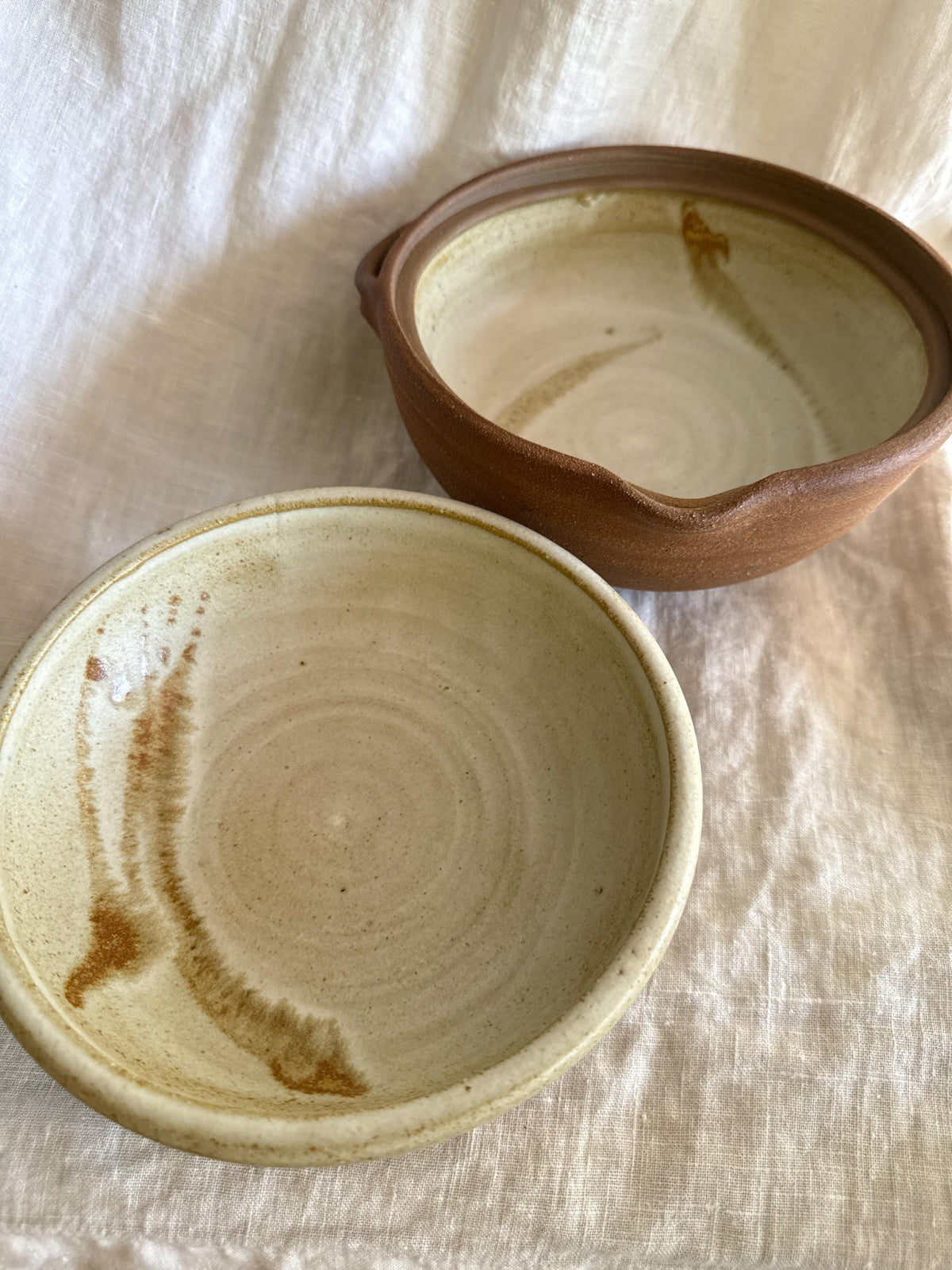 Donabe artisanal en grès, casserole japonaise faite main par Terresme — vue 9 sur 10.