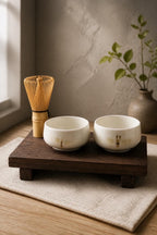 Duo de petits bols matcha en porcelaine blanche à décor libellule, vue 3 sur 10, vue supérieure des intérieurs émaillés.