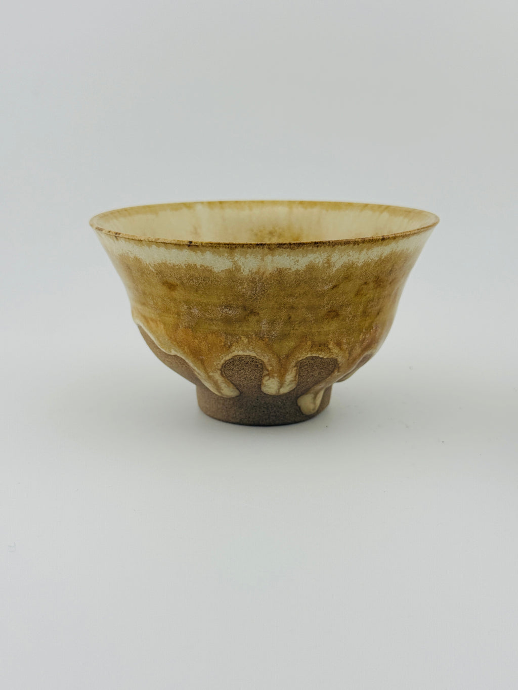 Grand chawan en grès caramel Toffee, vue de face