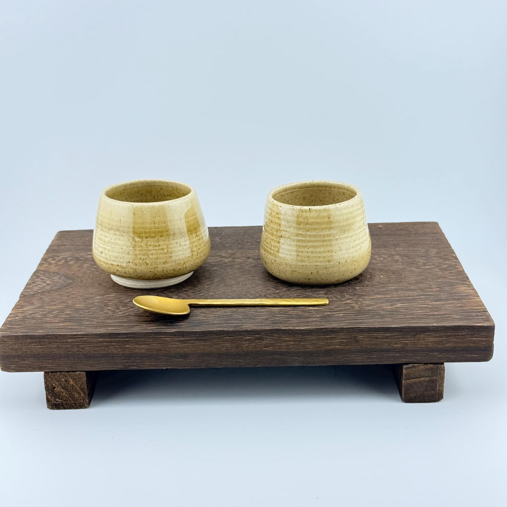 Duo de tasses espresso artisanales en grès et sable de Sardaigne, émail miel brillant – Terres.me