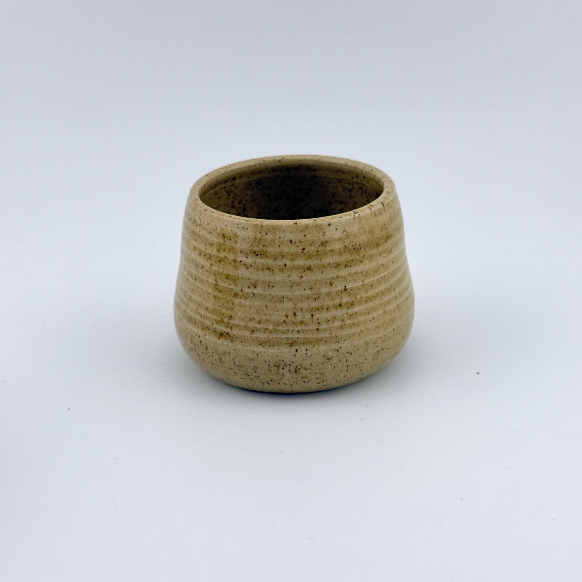Tasse espresso artisanale en grès et sable de Sardaigne, émail miel brillant – Terres.me
