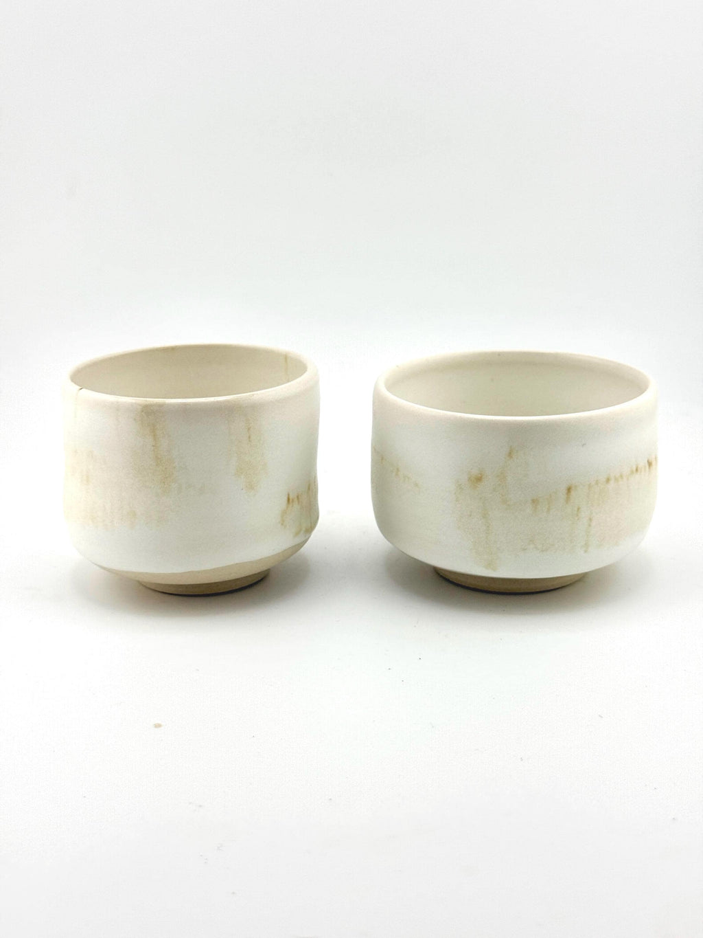Duo de tasses en grès porcelainique blanc YUKI NO HANA, façonnées à la main par Terresme — vue 1 sur 8.