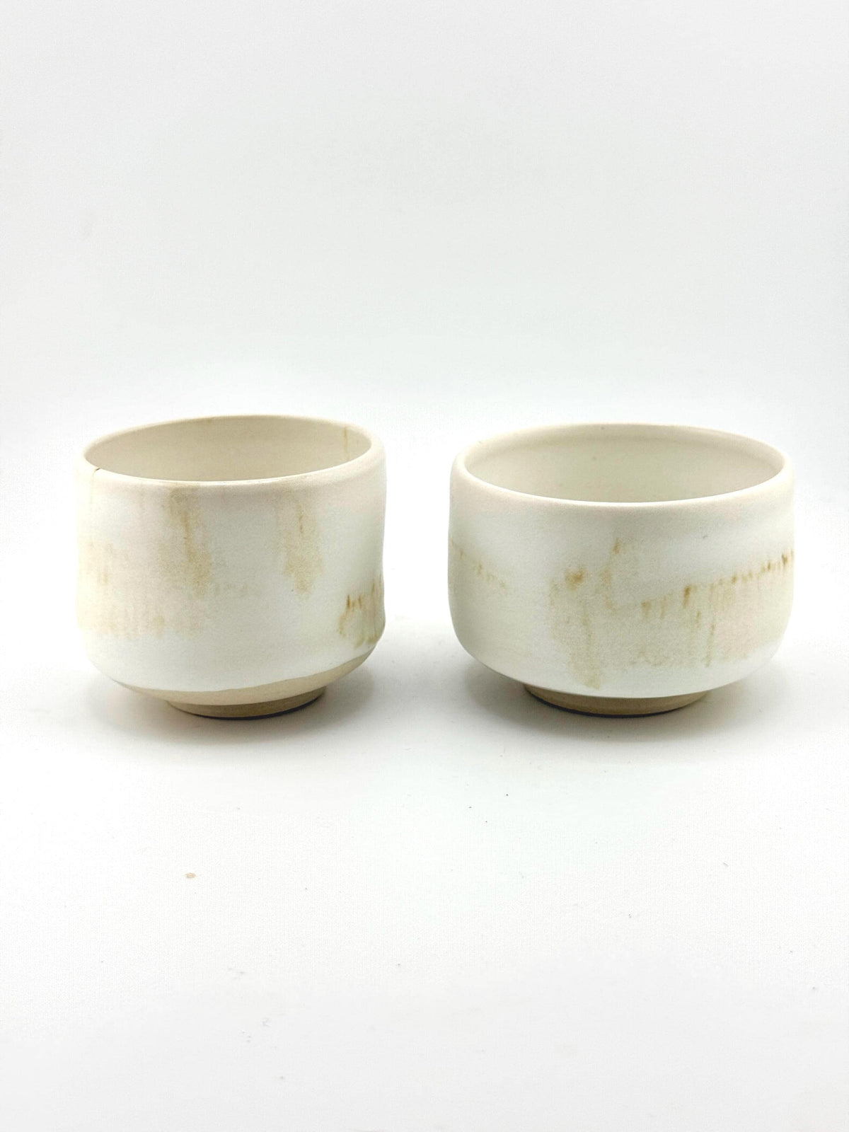 Duo de tasses en grès porcelainique blanc YUKI NO HANA, façonnées à la main par Terresme — vue 1 sur 8.