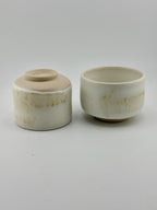 Duo de tasses en grès porcelainique blanc YUKI NO HANA, façonnées à la main par Terresme — vue 5 sur 8.
