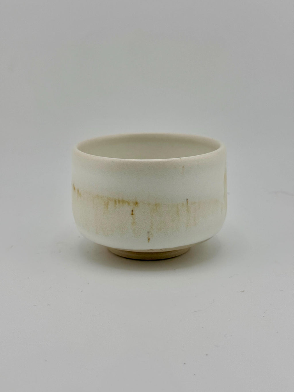 Duo de tasses en grès porcelainique blanc YUKI NO HANA, façonnées à la main par Terresme — vue 6 sur 8.