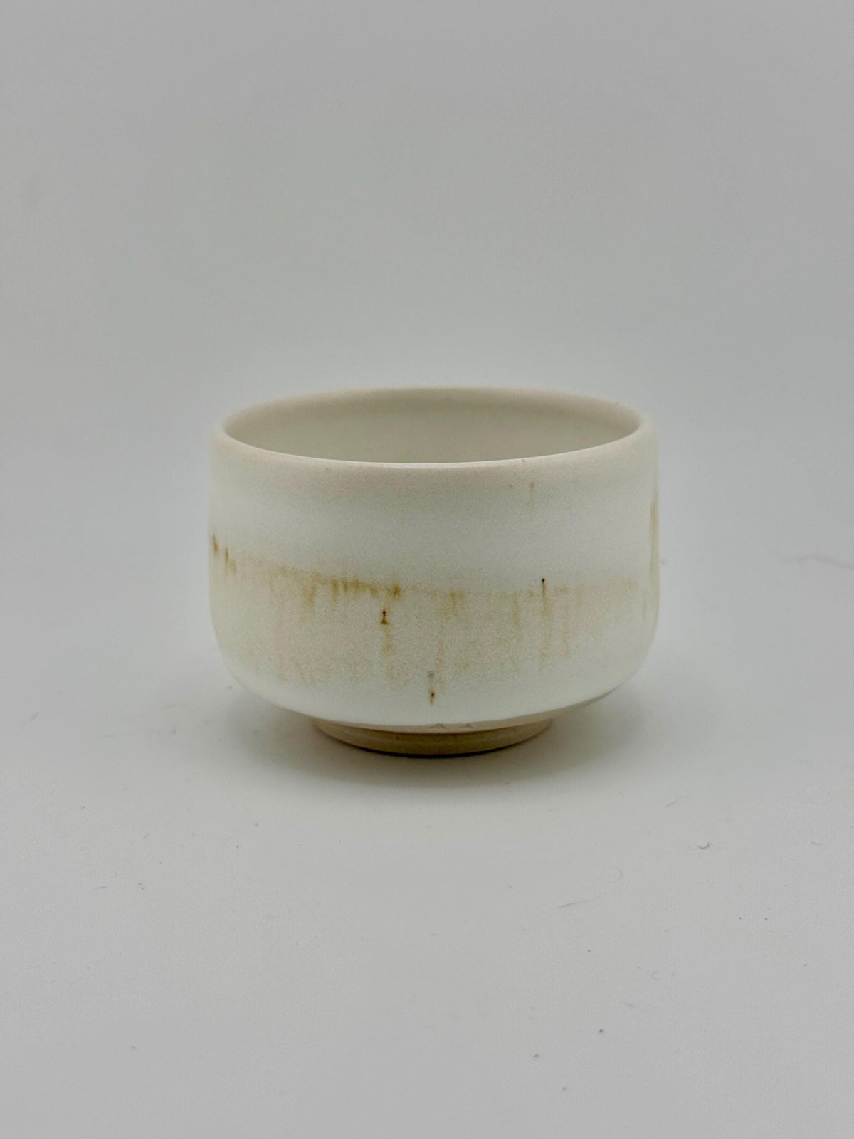 Duo de tasses en grès porcelainique blanc YUKI NO HANA, façonnées à la main par Terresme — vue 6 sur 8.