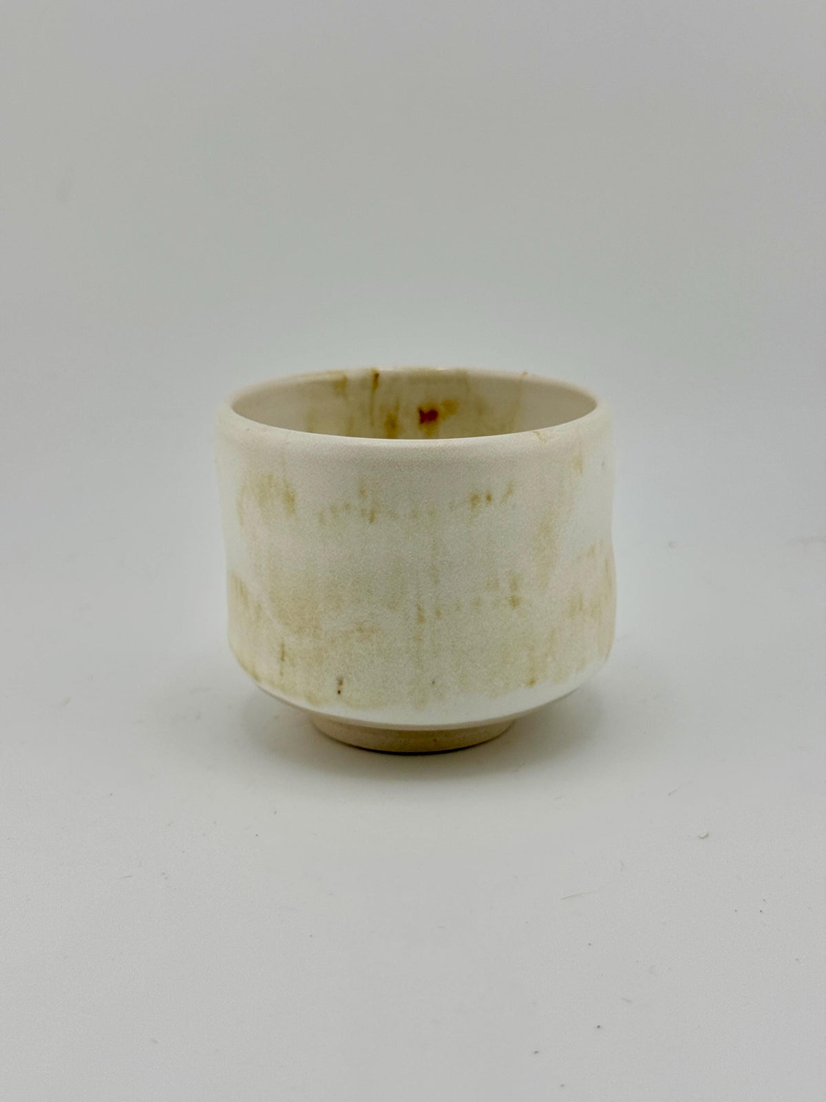 Duo de tasses en grès porcelainique blanc YUKI NO HANA, façonnées à la main par Terresme — vue 7 sur 8.