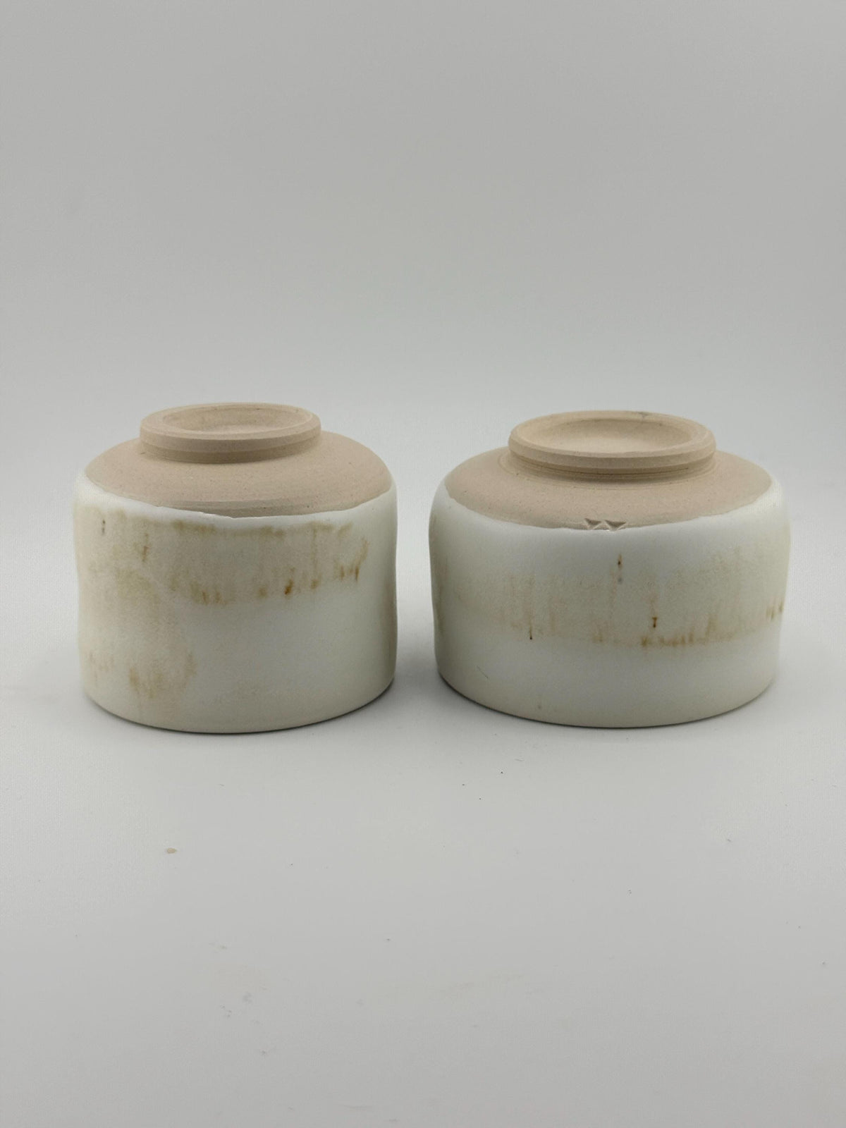 Duo de tasses en grès porcelainique blanc YUKI NO HANA, façonnées à la main par Terresme — vue 8 sur 8.