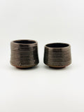 Duo de yunomi en grès rouge sauvage de l’Estérel, tasses japonaises tournées à la main par Terres.me.