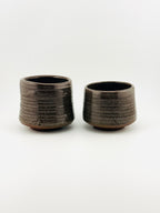 Duo de yunomi en grès rouge sauvage de l’Estérel, tasses japonaises tournées à la main par Terres.me.