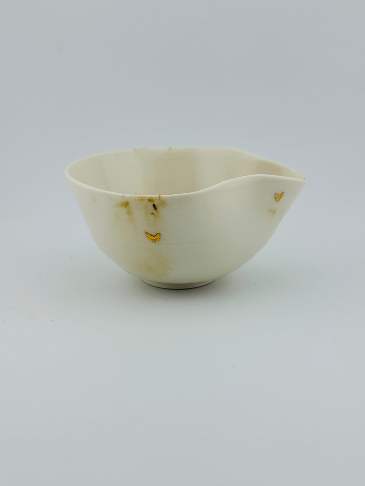 Tasse verseuse katakuchi blanche de 60 ml, décor cœur à l’or