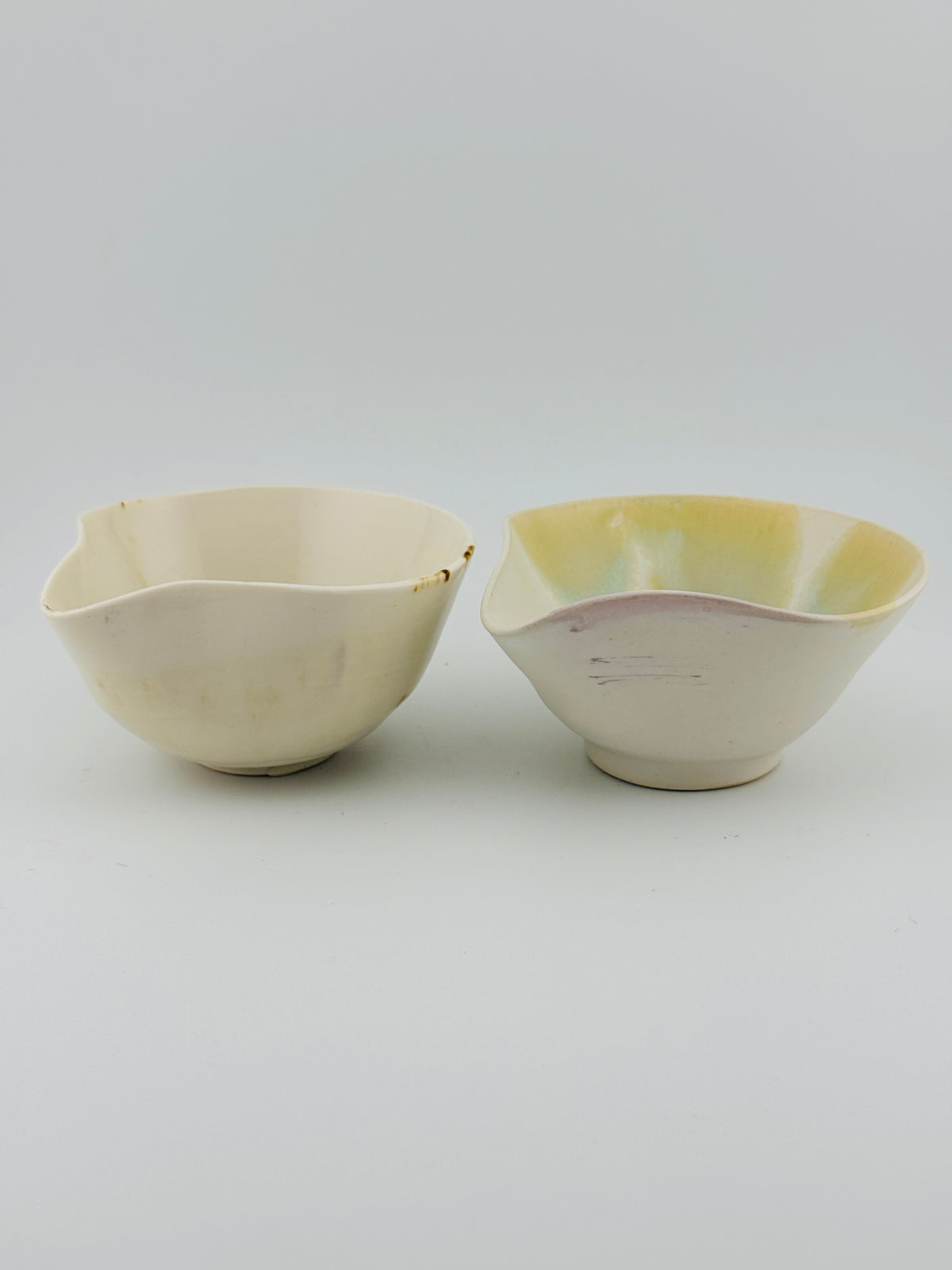 Tasses verseuses katakuchi en céramique blanche avec décor à l’or