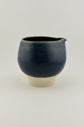 Vue principale de Katakuchi en grès porcelainique - Bol verseur japonais artisanal bleu IZARA - 400 Ml - Céramique wabi-sabi pour cérém…, pièce en céramique faite main par Terresme.