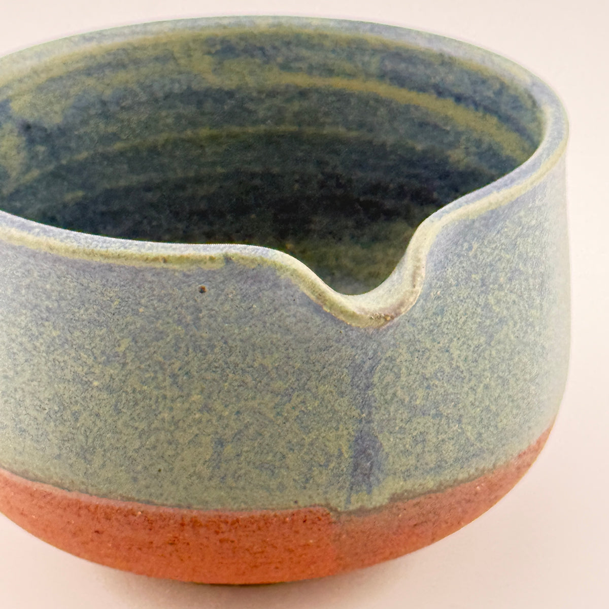 Katakuchi en grès rouge de récolte - Théière artisanale - Bleu satiné Isara - Cérémonie du thé wabi-sabi