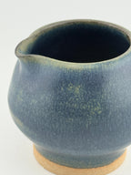 Katakuchi en grès avec émail bleu satiné Izara, fait main par Terresme — vue 6 sur 10.