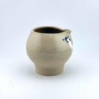 Katakuchi en grès et sable de Sardaigne avec décor poisson peint en porcelaine, céramique Terres.me