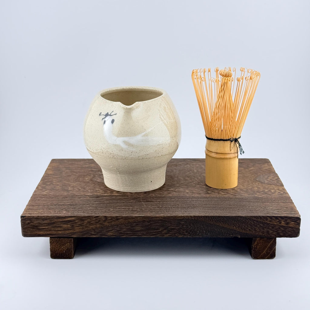 Katakuchi en grès et sable de Sardaigne avec décor poisson peint en porcelaine, céramique Terres.me