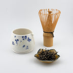Katakuchi en porcelaine blanche, décor Sometsuke au gosu peint à la main – Terres.me