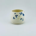 Katakuchi en porcelaine blanche, décor Sometsuke au gosu peint à la main – Terres.me
