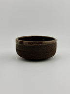 Tasses KURO MORI faites main en grès noir profond, pièces uniques Terres.me.