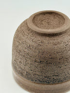 Ensemble de formes KURO MORI en grès noir African Stone, tournées artisanalement par Terres.me.