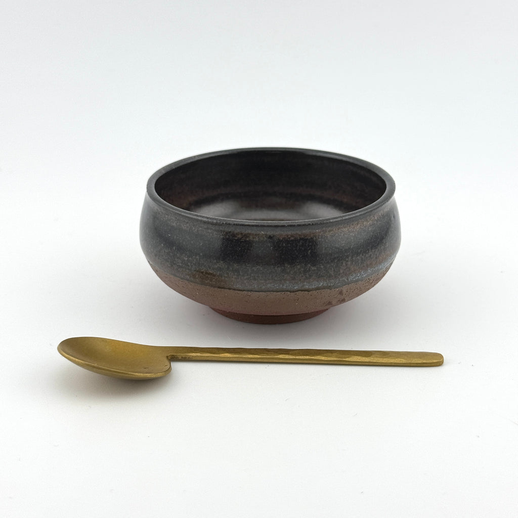 Mini-tasse en grès rouge de l’Estérel – Shino Açaï