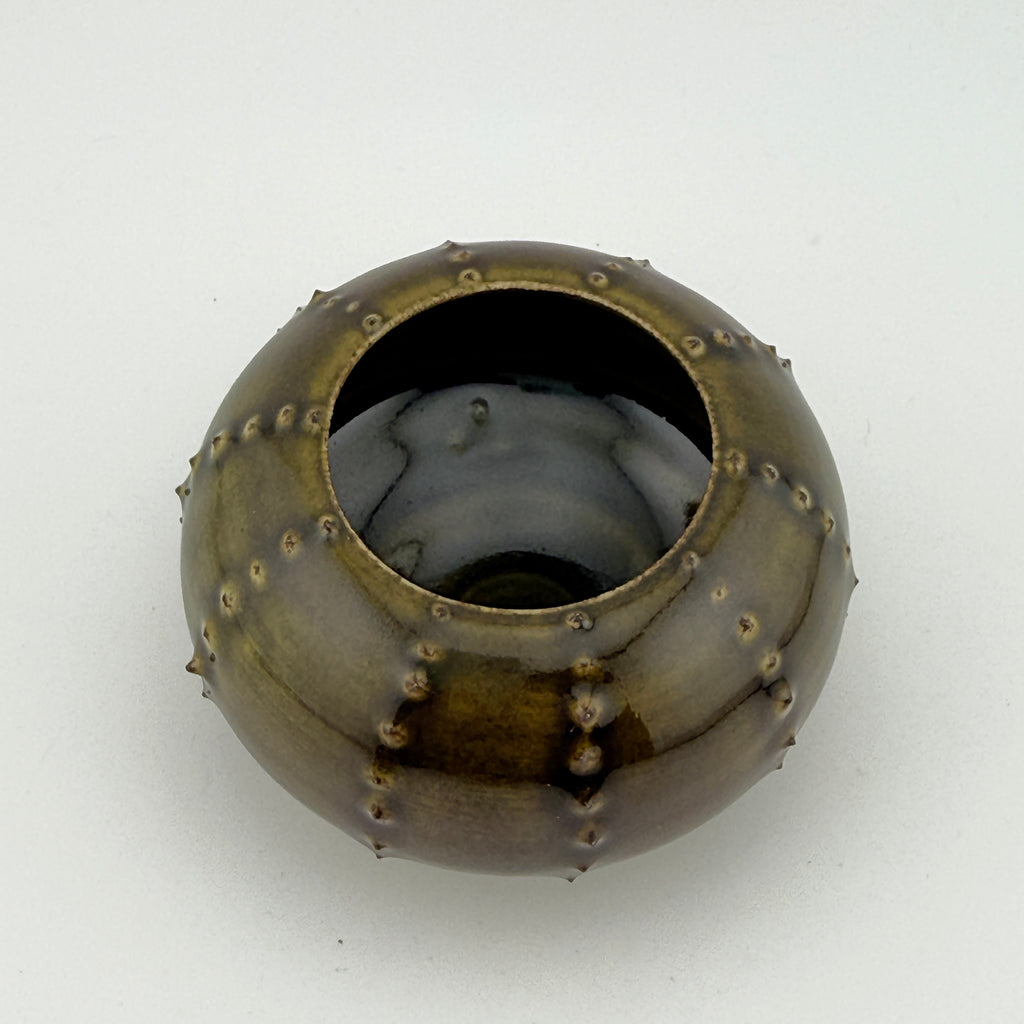 Oursin Céramique en Grès Porcelainique Noir Tenmoku – Sculpture Artisanale Wabi-Sabi