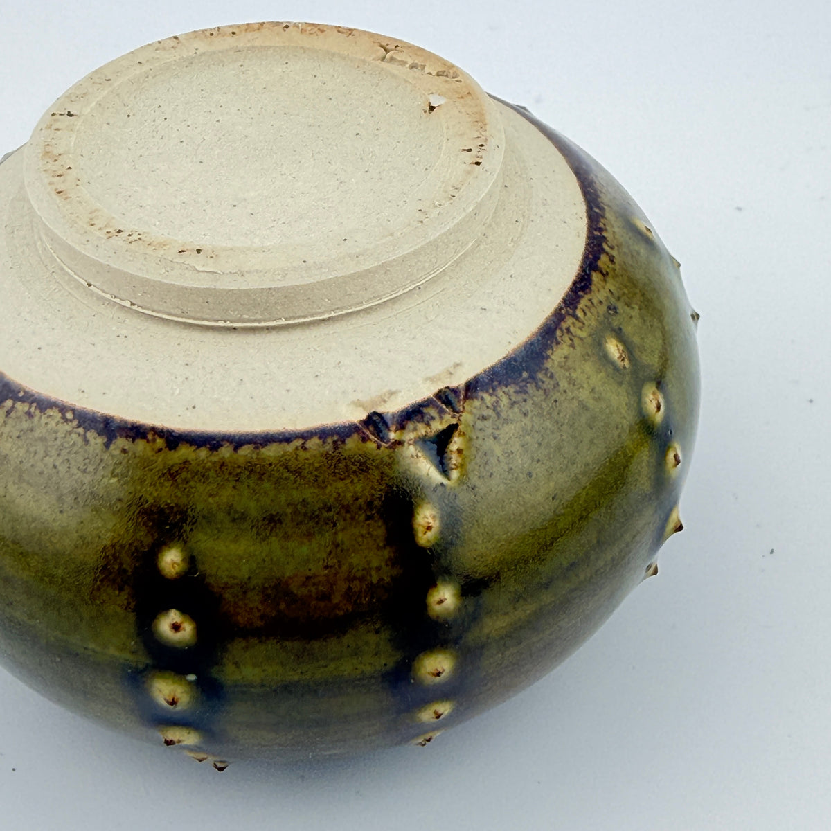 Oursin Céramique en Grès Porcelainique Noir Tenmoku – Sculpture Artisanale Wabi-Sabi
