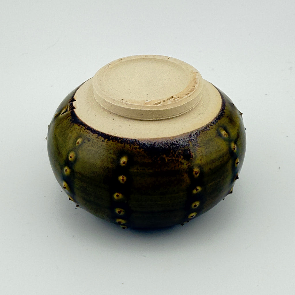 Oursin Céramique en Grès Porcelainique Noir Tenmoku – Sculpture Artisanale Wabi-Sabi
