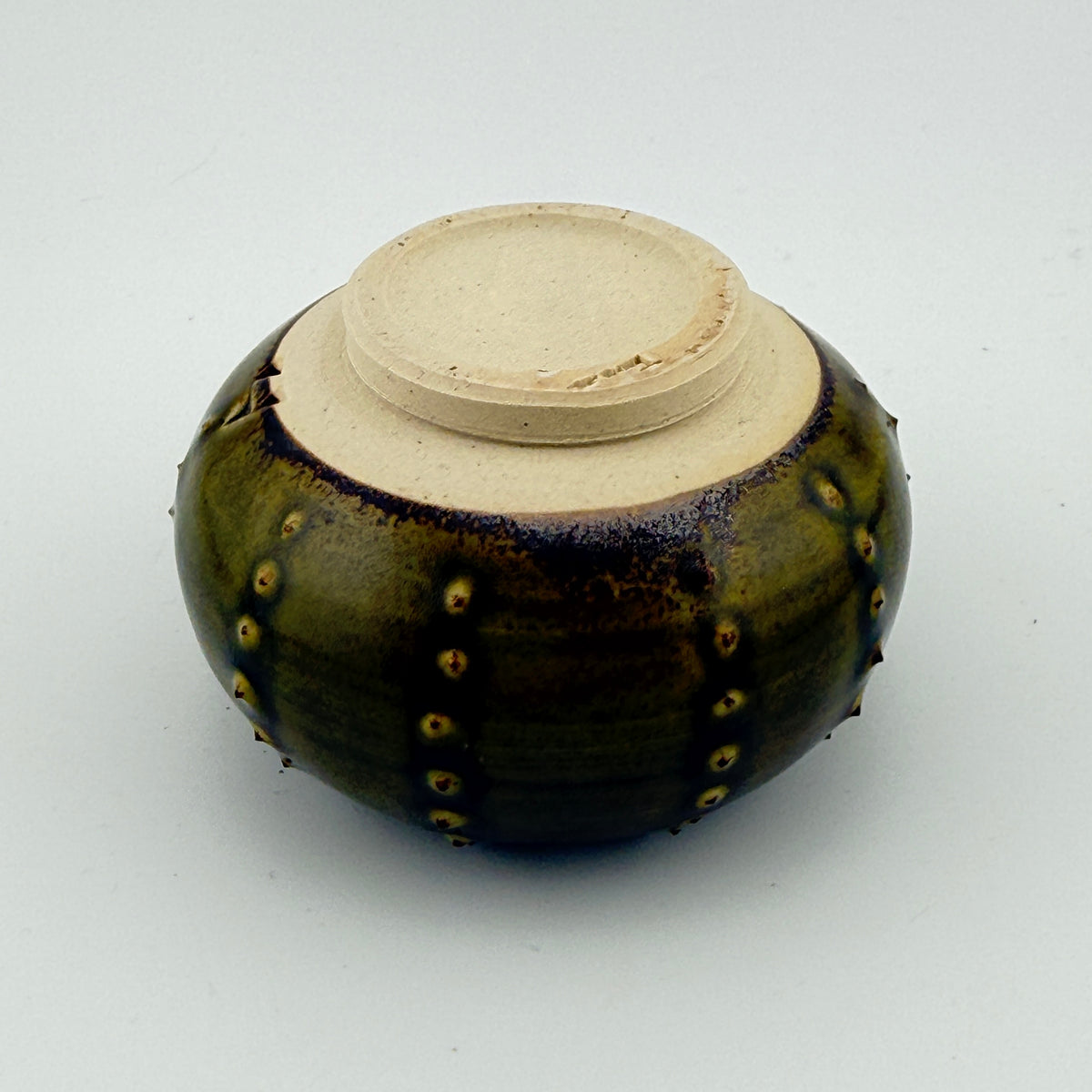 Oursin Céramique en Grès Porcelainique Noir Tenmoku – Sculpture Artisanale Wabi-Sabi
