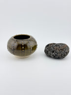 Oursin Céramique en Grès Porcelainique Noir Tenmoku – Sculpture Artisanale Wabi-Sabi