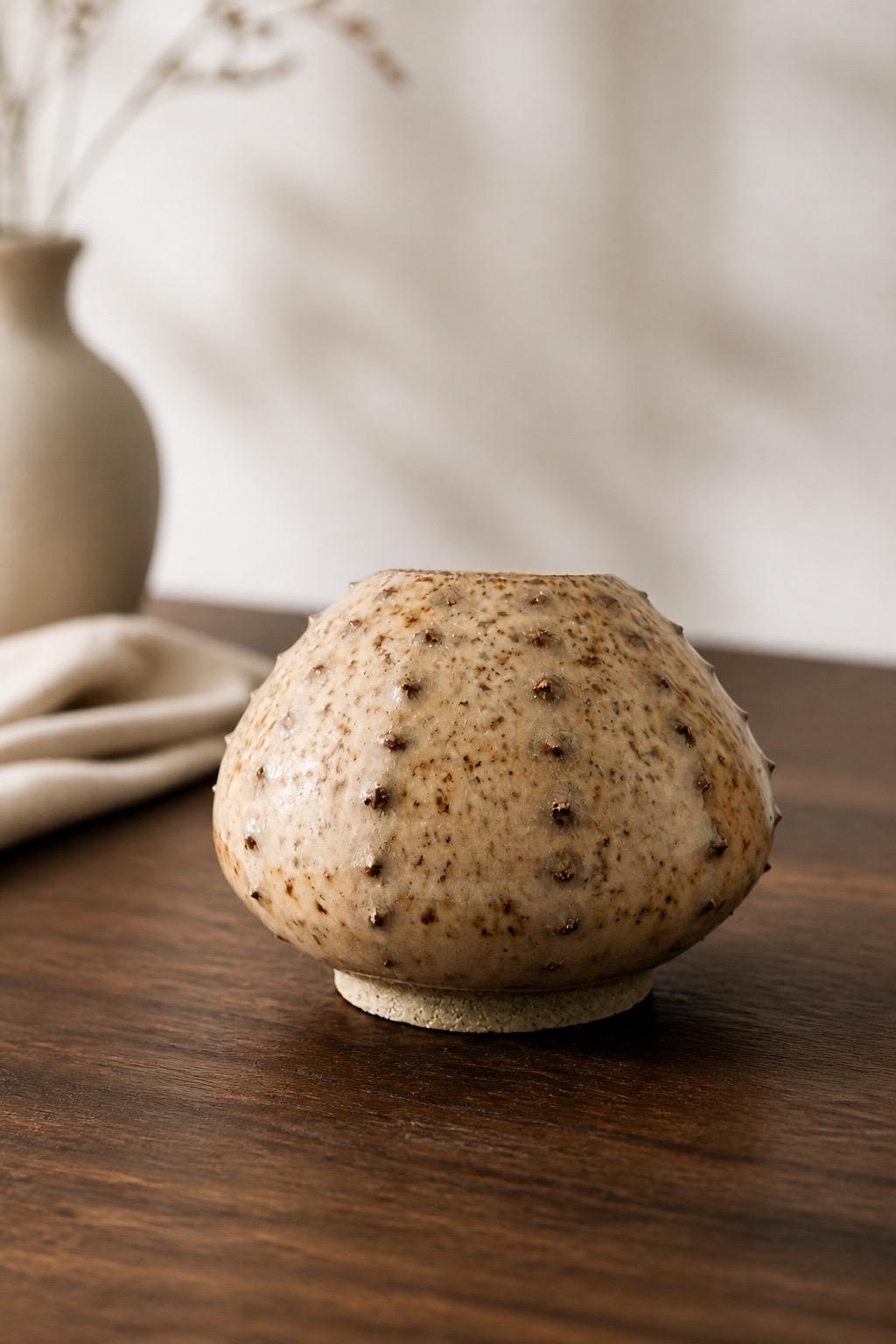 Oursin rose en céramique de grès wabi-sabi fait main par Terresme 