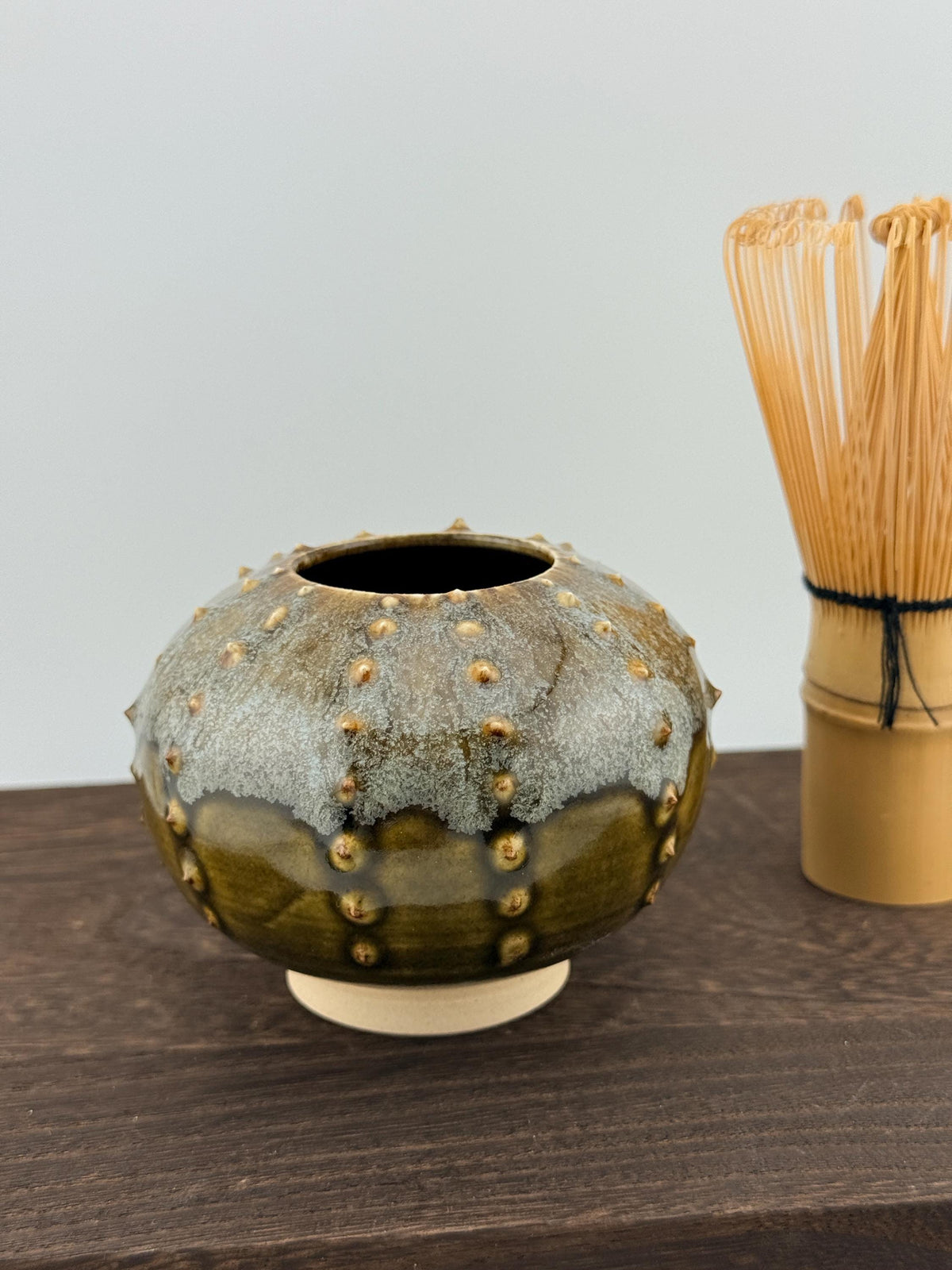 Oursin en céramique de grès wabi-sabi fait main par Terresme — fiche Etsy 2, vue 3 sur 10.