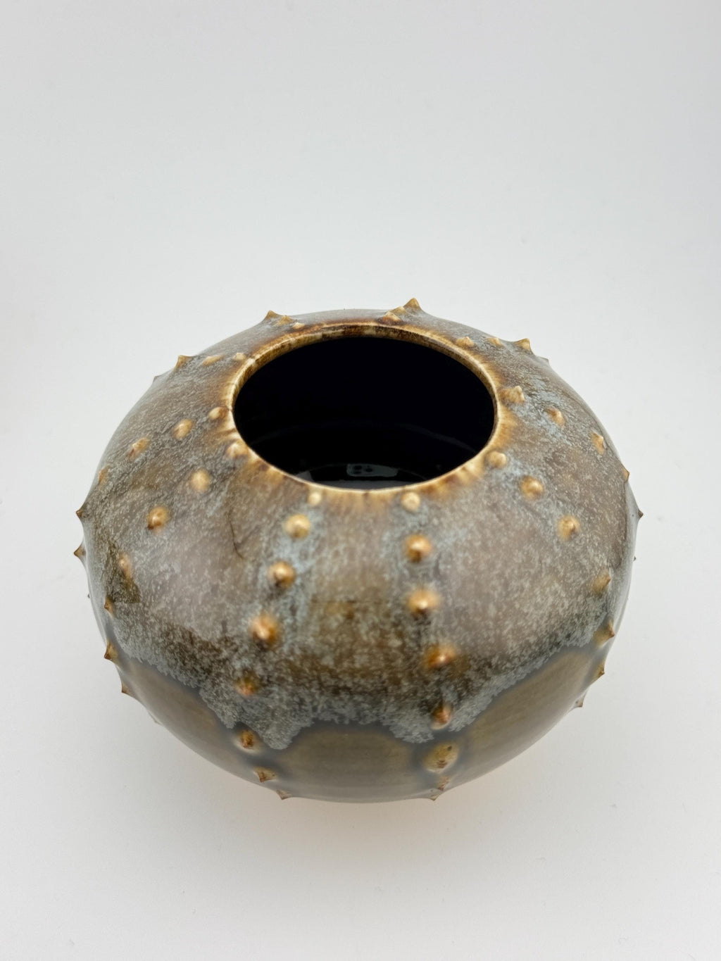 Oursin en céramique de grès wabi-sabi fait main par Terresme — fiche Etsy 2, vue 7 sur 10.