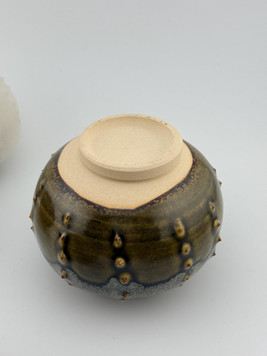 Oursin en céramique de grès wabi-sabi fait main par Terresme — fiche Etsy 2, vue 9 sur 10.
