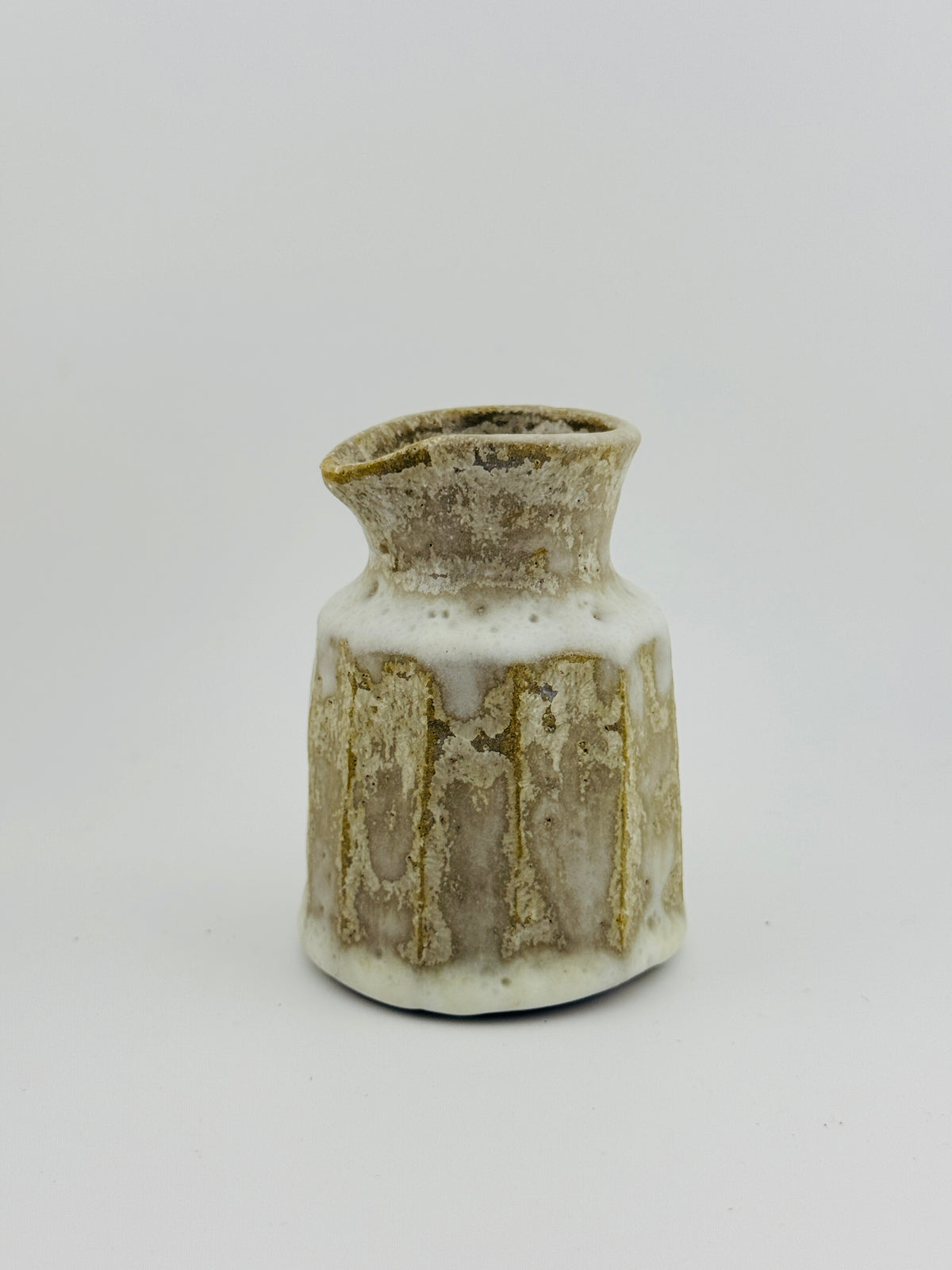 Pichet TOKKURI en céramique crème, vue de face