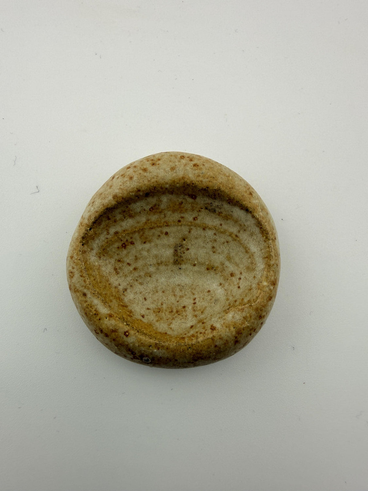 Pierres d’apaisement en céramique inspirées des coquillages, vue 9 sur 10, vue d’ensemble des créations Terresme.