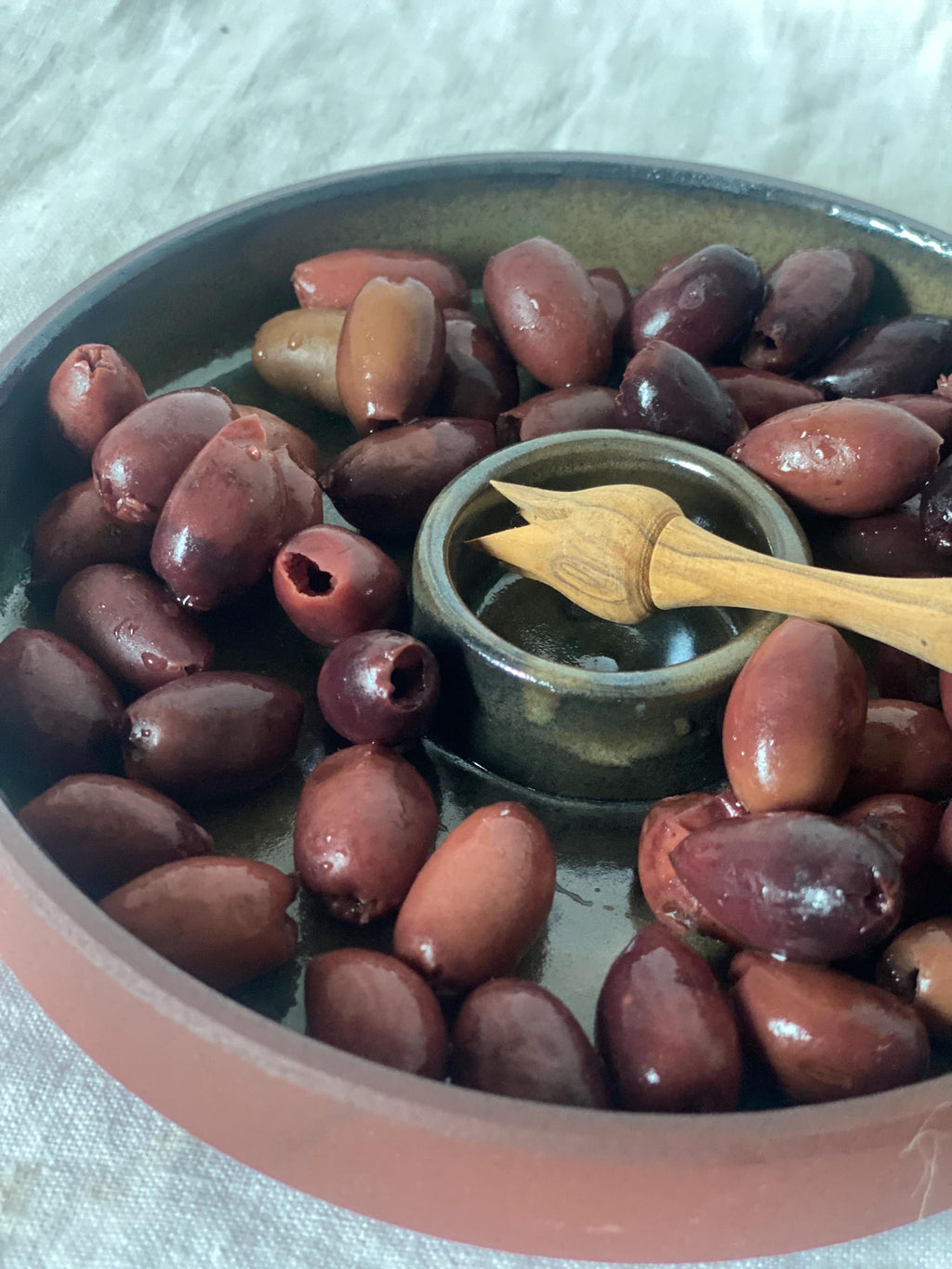 Plat apéritif OLIVE en grès rouge XING émaillé vert – vue 10
